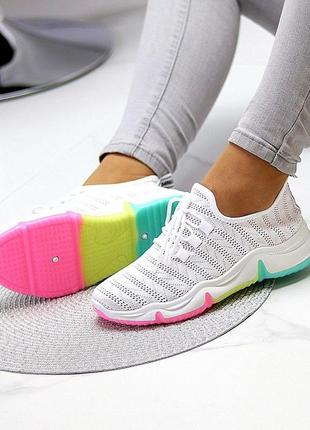 Яскраві зручні м'які дихаючі текстильні жіночі кросівки на кольоровій підошві.9 фото