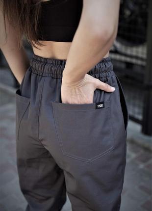 Женские брюки стильные джоггеры на манжетах without серые4 фото