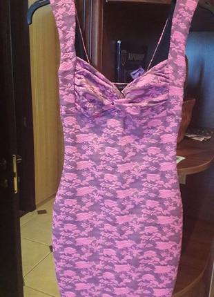 Красиве,облягаючу сукню