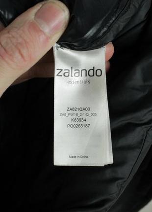 Легкий пуховик куртка zalando essentials light down jacket7 фото