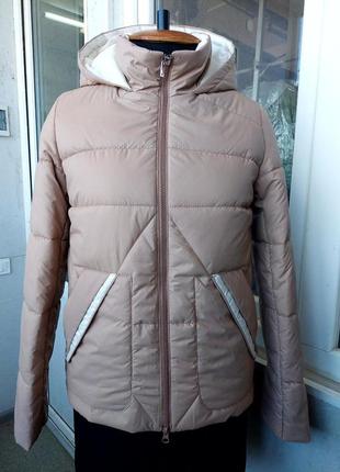 Демісезонна жіноча фабрична куртка з водовідштовхувальною пропиткою