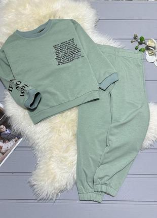 Костюм оливковий з написом