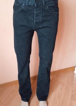 Черные классические джинсы.1 фото
