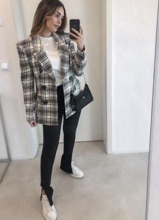 Трендовий фактурний картатий жакет