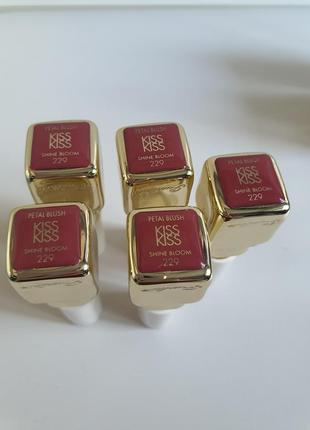 Блискуча помада guerlain kisskiss shine bloom