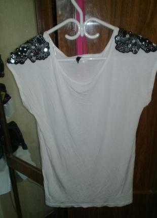 Нарядная футболка