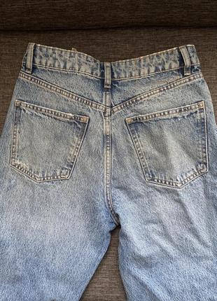 Коттоновые джинсы с потертостями8 фото