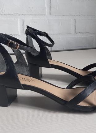 Стильные кожаные босоножки Lauren Ralph Lauren