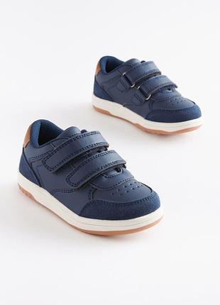 Кросівки next