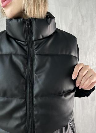 Женская шикарная кожаная черная демисезонная весенняя жилетка женский жилет куртка эко кожа стеганая7 фото