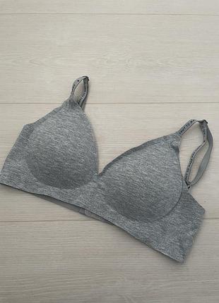 Бюстгалтер зі з‘ємними чашечками