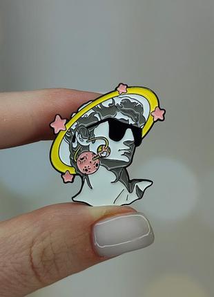 Металевий значок - пін "статуя. космос" (знач0318)