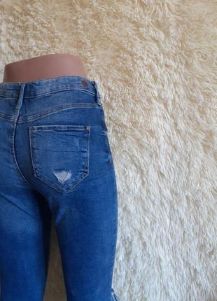 Стильные рваные джинсы5 фото