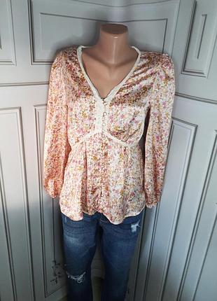 Нежная блуза в мелки цветок