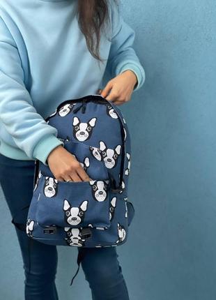 Високий міський рюкзак синій місткий з кишенею під ноутбук і яскравим принтом3 фото