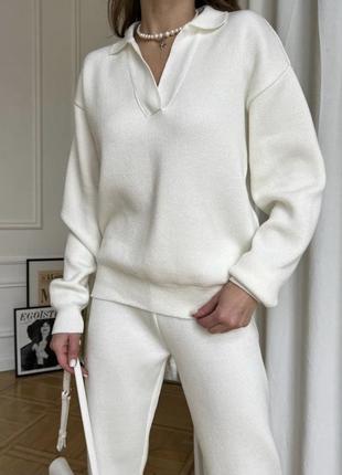 Молочный белый женский костюм со штанами и свитером