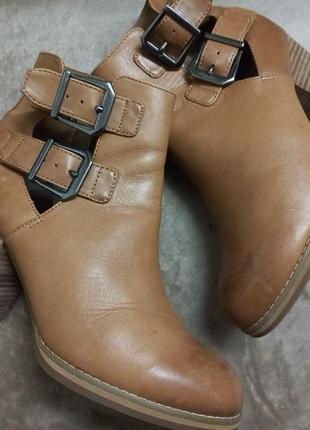 Ботинки сапоги фирменные кожа жен. 39р.clarks индии
