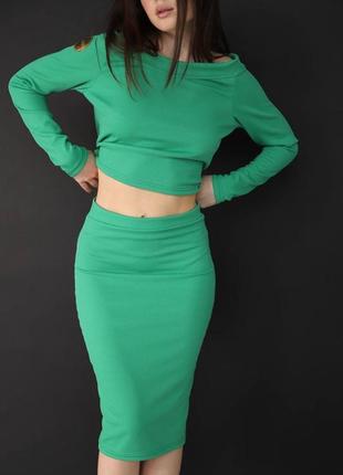 Костюм женский зеленый однотонный кофта свободного кроя с открытыми плечами миди юбка на высокой посадке качественный стильный5 фото