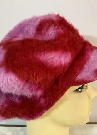Женская  кепка из ангоры красная с розовым1 фото