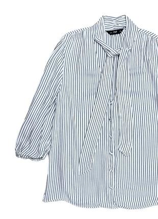 Легкая блуза прямого кроя на пуговицах с v-вырезом и завязкой бант3 фото