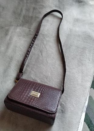 Сумочка через плечо в отличном состоянии