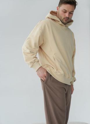 Стильный бежевый мужской костюм3 фото