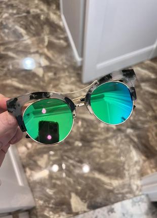 Стильные солнцезащитные очки с зеркальной  линзой кошечки
