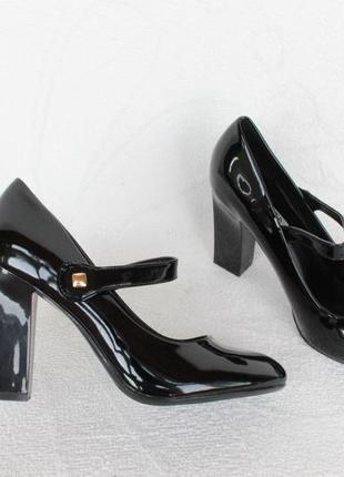 Черные туфли 36 размера на устойчивом каблуке2 фото