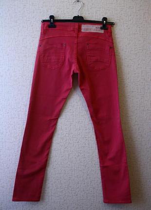 Стильные  джинсы малинового  цвета guru италия6 фото