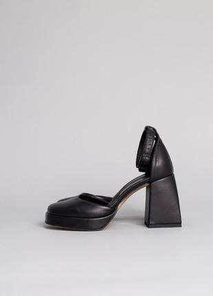 Жіночі шкіряні босоніжки на широкому каблуку чорні4 фото