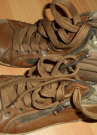 Кросівки. розпродаж. ціна зменшена з 150 до 100 грн