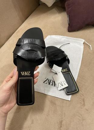 Черные кожаные шлёпанцы zara