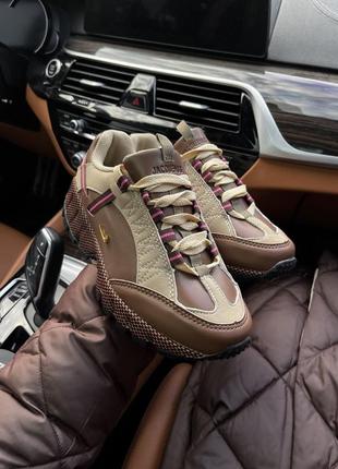 Нереальные женские кроссовки nike humara lx jacquemus ale brown gold коричневые с бежевым2 фото