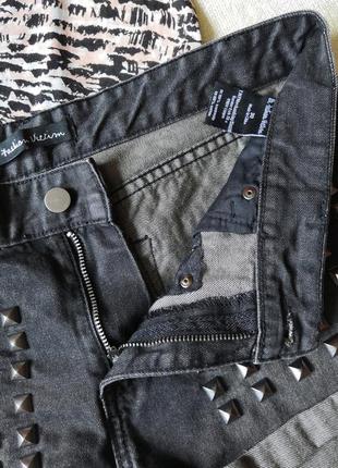 Круті джинсові шорти з подворотами і заклепками3 фото