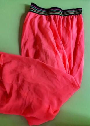 Яскрава спідниця в підлогу