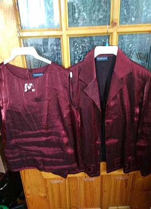 Піджак з маєчкою.