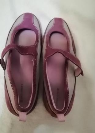 Спортивные туфли