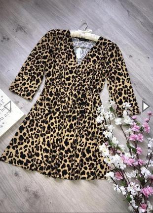 Очень стильное леопардовое короткое платье на запах,6 фото