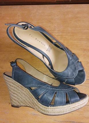 Брендові шкіряні босоніжки