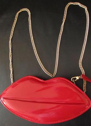 Клатч "губи"