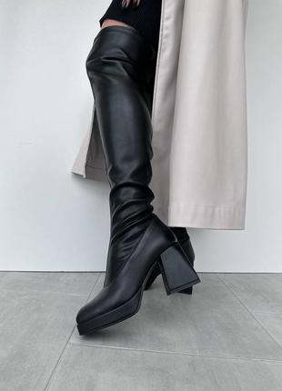 Жіночі демісезонні чорні ботфорти