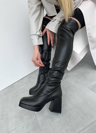 Жіночі демісезонні чорні ботфорти