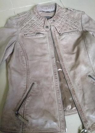 Кожаная куртка jones