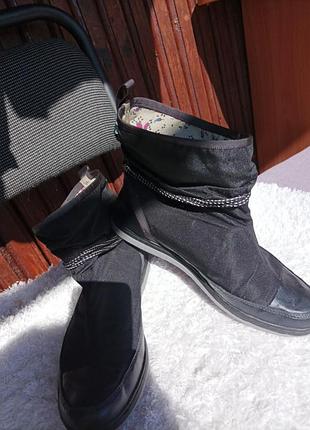 Весенние крутые сапожки clarks