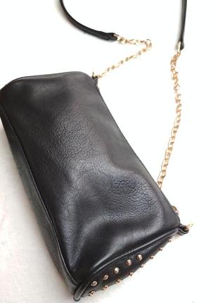 Маленькая вместительная сумочка с длинным ремешком4 фото