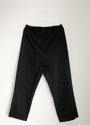 Чорні штани в смужку з високою талією в стилі zara