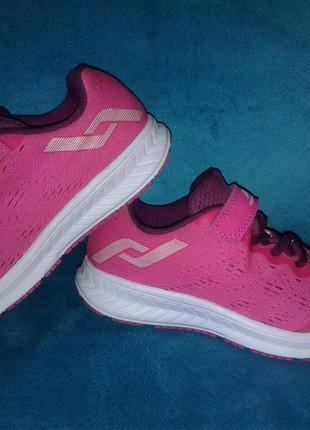 Модные кроссовки pro touch