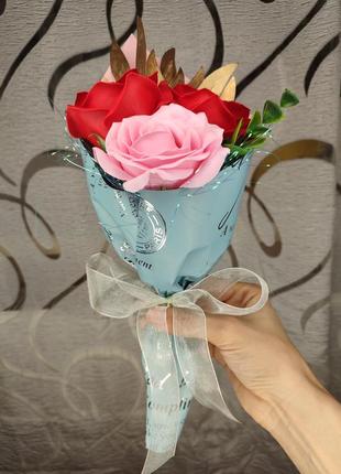 Міні букет з великих мильних троянд 😍5 фото