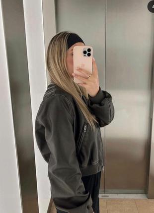 Трендовый бомбер zara