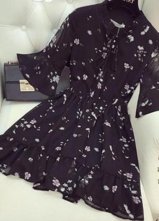 Сукня чорна з квітами